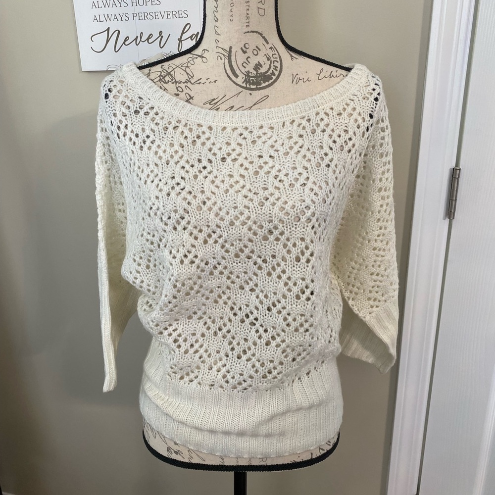 L off white sweater great condition barely used
